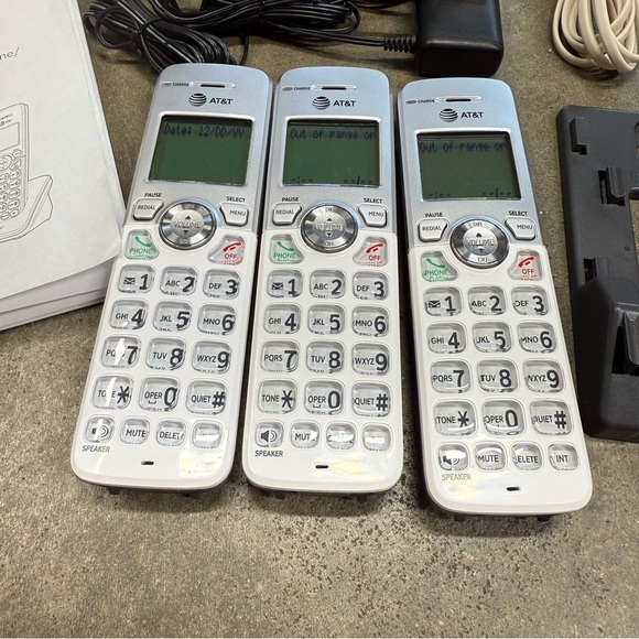 AT&T EL52319 DECT 6.0 Cordless Phone System w/ 3 Handsets Answering Machine - Picture 6 of 9